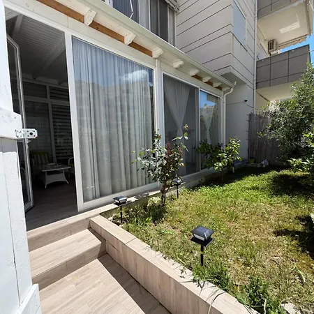 Qerret Flat House *