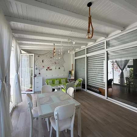 Qerret Flat House * Golem (Tirana)